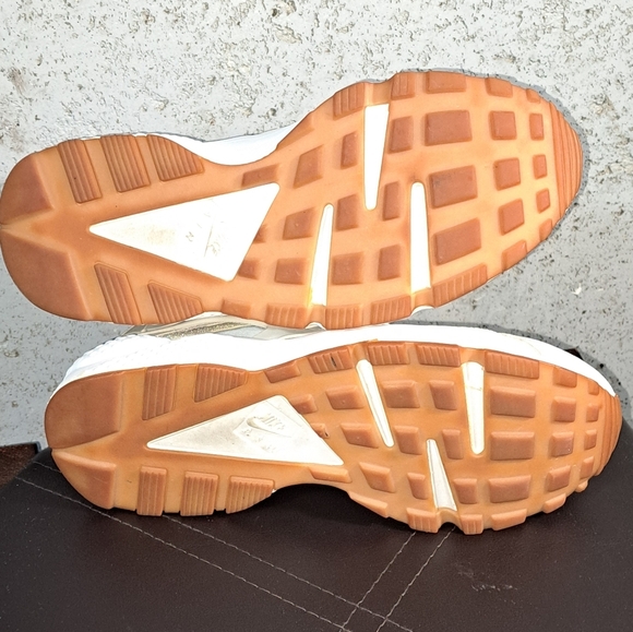#094 Size U.S. 7.5 Nike Air Huarache in Cream and Beige - Picture 7 of 14